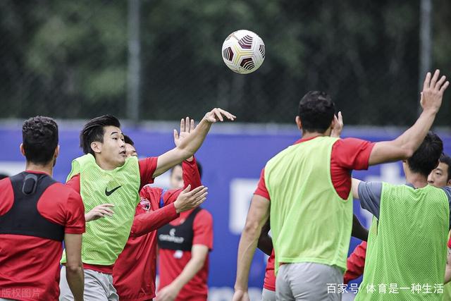 意甲-吉鲁+梅西亚斯进球 莱奥红牌 AC米兰2-1连胜